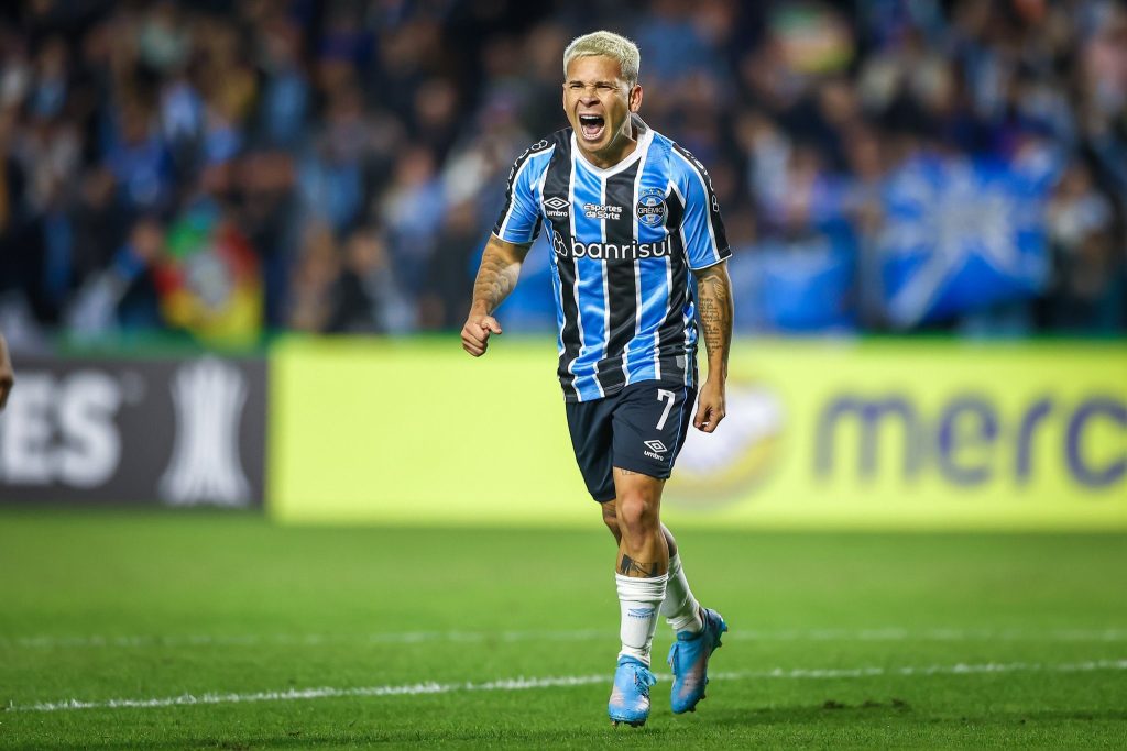 Antes de enfrentar o Flamengo, Vitória perde para o Grêmio e continua com série negativa