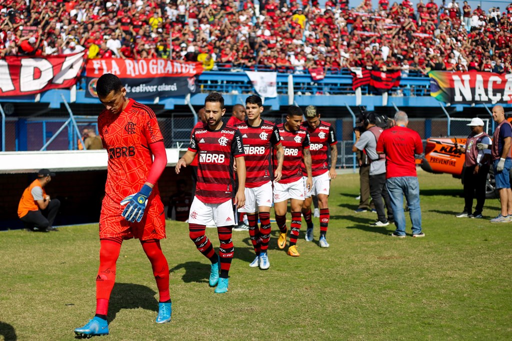 Pedro e Gabigol estão suspensos em jogo do Flamengo contra o Goiás