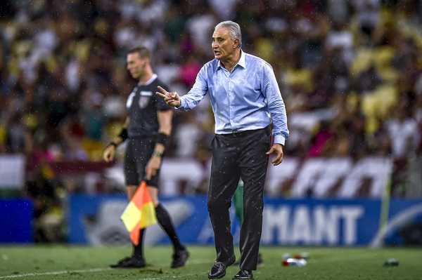 Flamengo termina o clássico com 20 faltas mas auxiliar afirma: "Se fosse Libertadores seriam 10"