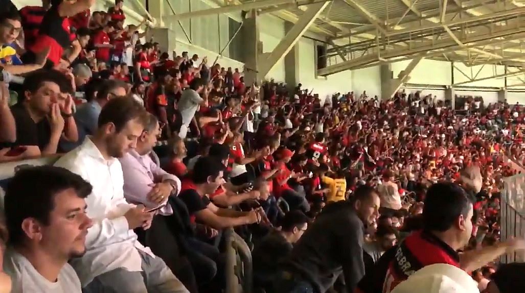 Torcida do Flamengo faz música e provoca Palmeiras: 'Não tem mundial