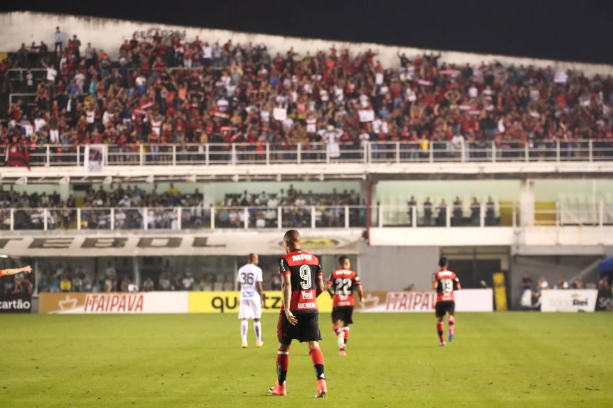 Flamengo sua para vencer o estraçalhado Santos na Vila vazia - 25