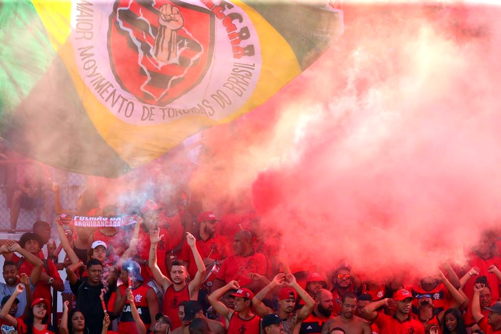 Mosaico e fogos: torcida do Olimpia prepara festa para jogo contra