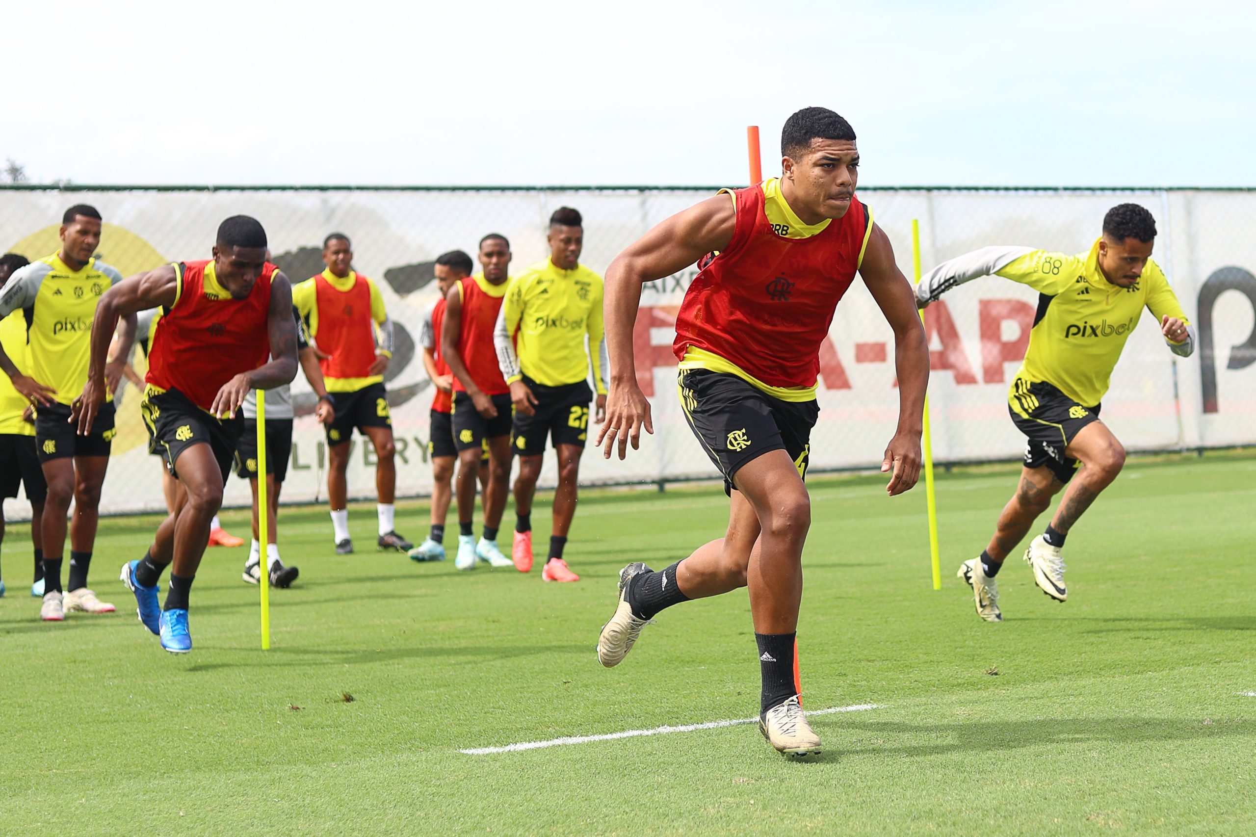 Capitão do Bolívar faz elogios ao Flamengo antes do primeiro jogo: "Candidato a vencer a Libertadores"