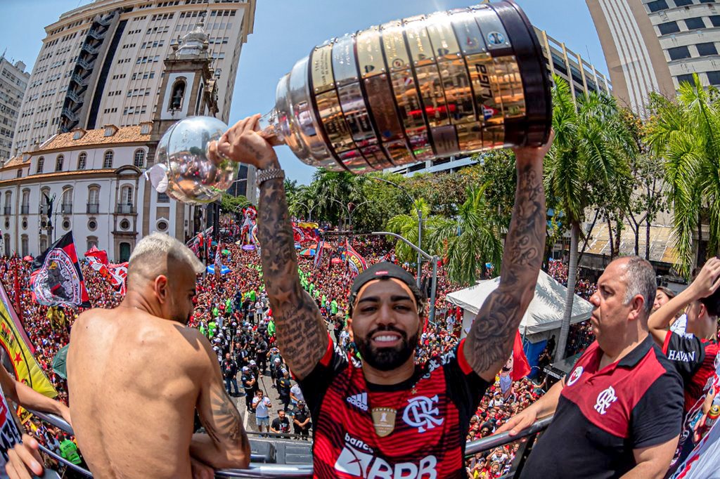 Foto de Gabigol celebrando título