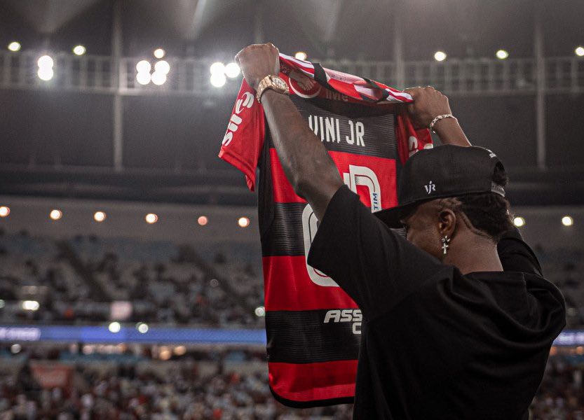 Vini Jr agradece mensagem de aniversário do Flamengo e manda recado de amor ao clube - veja