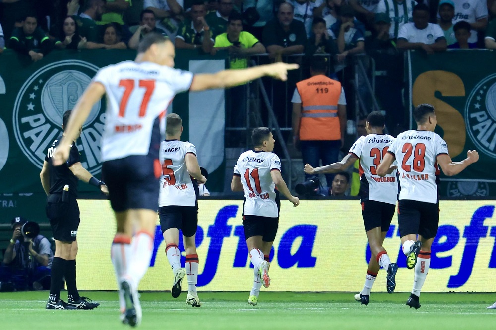 Abel lamenta nova derrota e fala sobre situação de Estêvão, antes de duelo contra o Flamengo