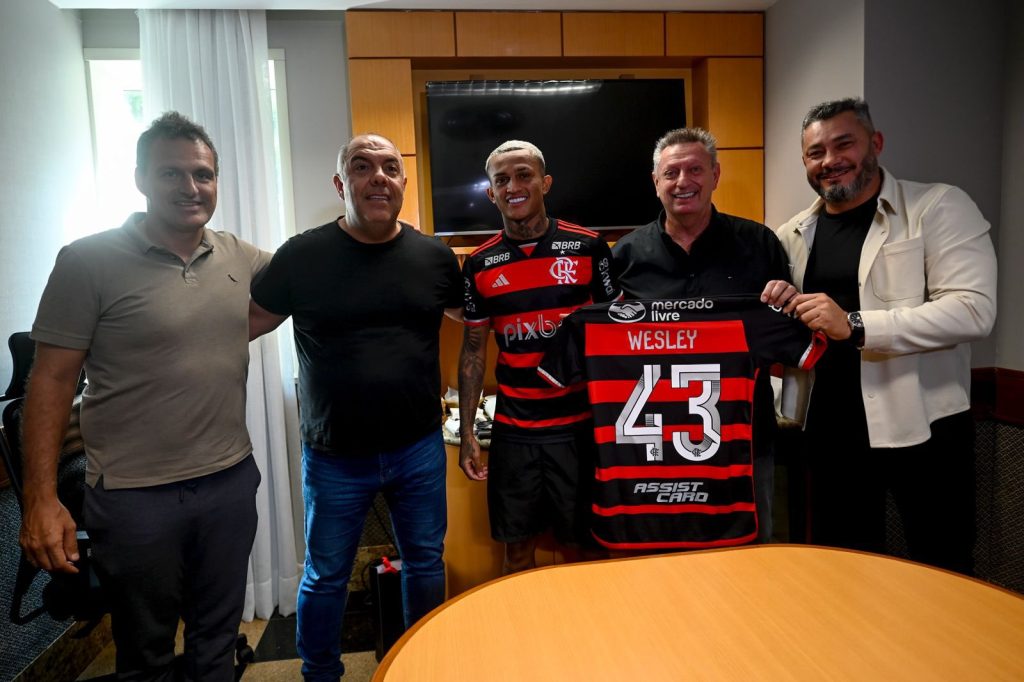 Após renovar contrato, Wesley manda recado para torcida e promete "dedicação e trabalho" - veja o vídeo