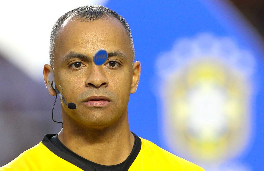 Wilton Pereira Sampaio apita duelo decisivo das quartas de final